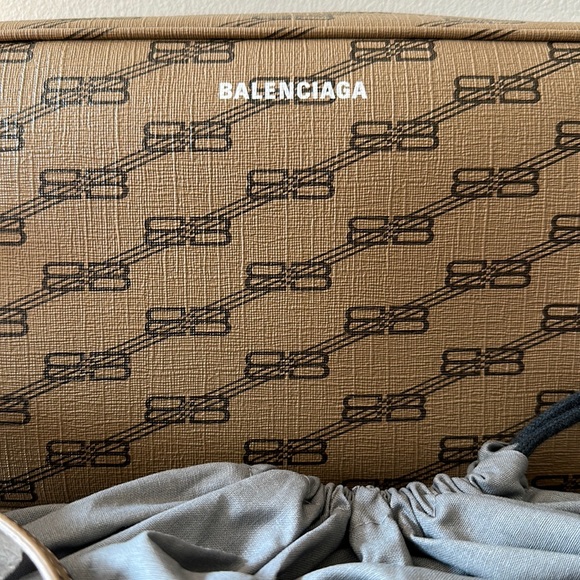 Balenciaga Crossbody (unisex) - Picture 2 of 16